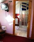 Slaapkamer met en-suite en tv - Acoose House B&B Kerry, Ierland